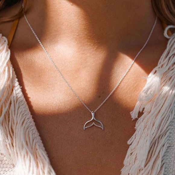 Whale tail necklace - Picture 2 of 3